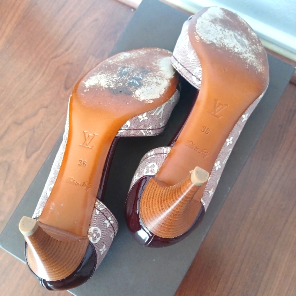 Louis Vuitton Monogram Kiss Me Sandals - Picture 4 of 5